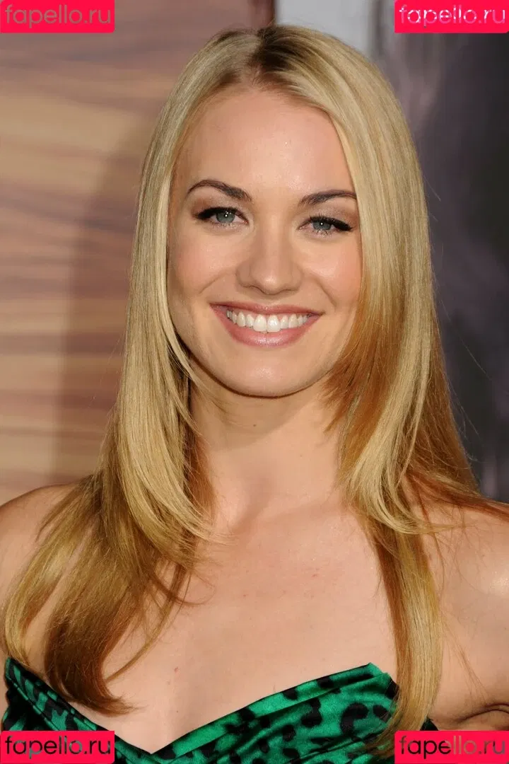 Yvonne Strahovski Onlyfans Photo Gallery 