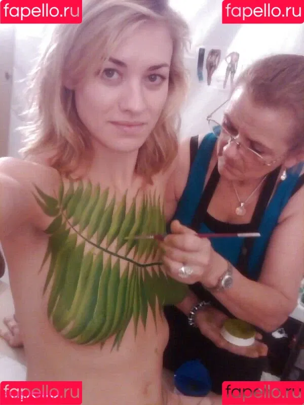 Yvonne Strahovski Onlyfans Photo Gallery 