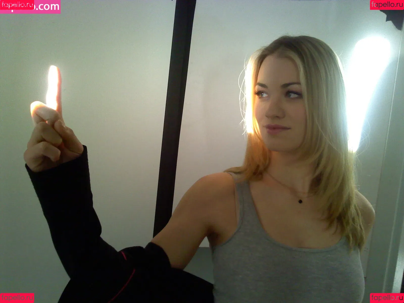 Yvonne Strahovski Onlyfans Photo Gallery 
