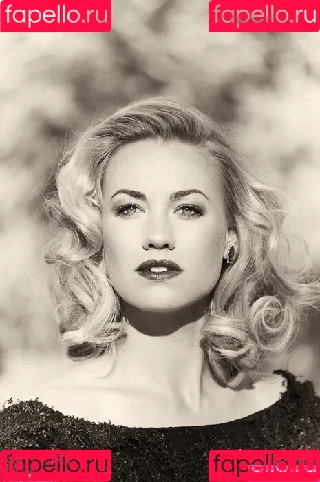 Yvonne Strahovski Onlyfans Photo Gallery 
