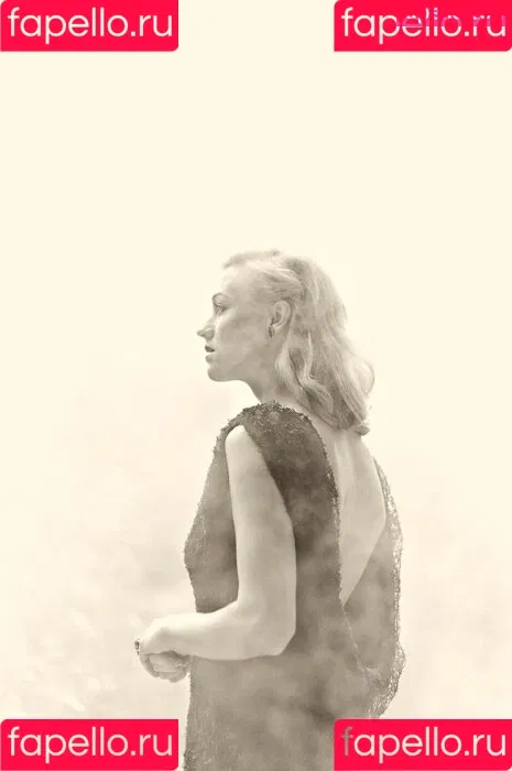 Yvonne Strahovski Onlyfans Photo Gallery 