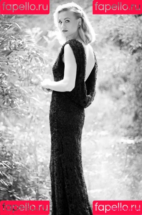 Yvonne Strahovski Onlyfans Photo Gallery 