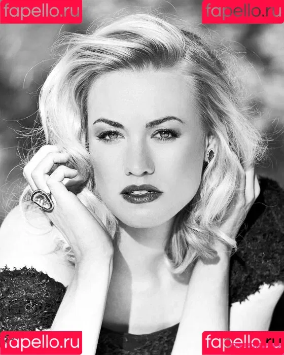 Yvonne Strahovski Onlyfans Photo Gallery 