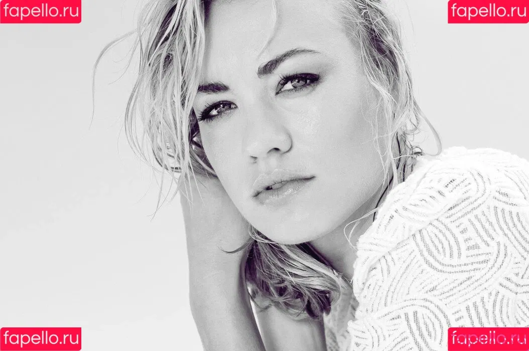 Yvonne Strahovski Onlyfans Photo Gallery 