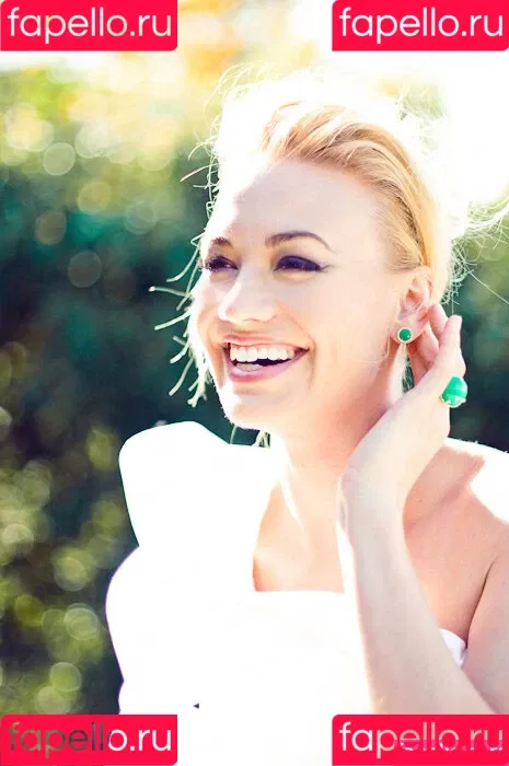 Yvonne Strahovski Onlyfans Photo Gallery 
