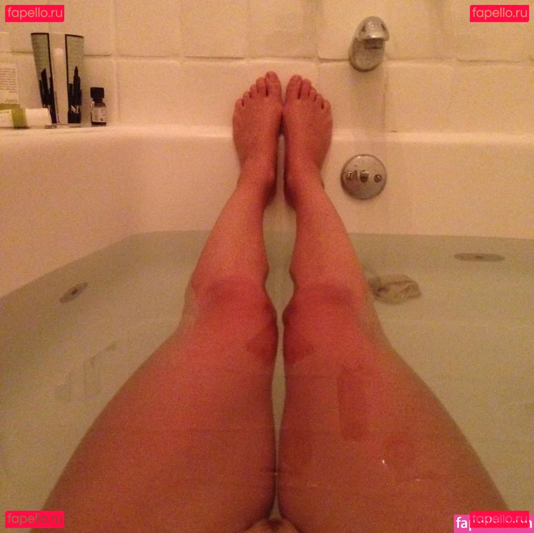 Yvonne Strahovski Onlyfans Photo Gallery 