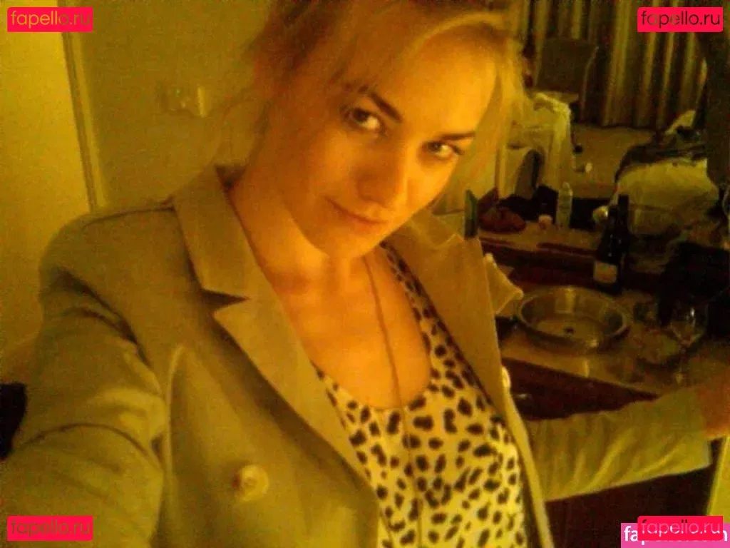 Yvonne Strahovski Onlyfans Photo Gallery 