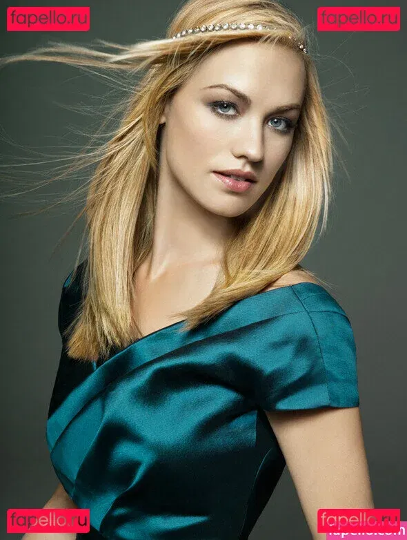 Yvonne Strahovski Onlyfans Photo Gallery 