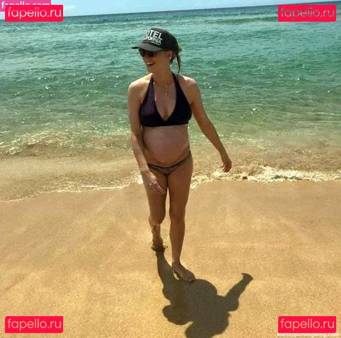 Yvonne Strahovski Onlyfans Photo Gallery 