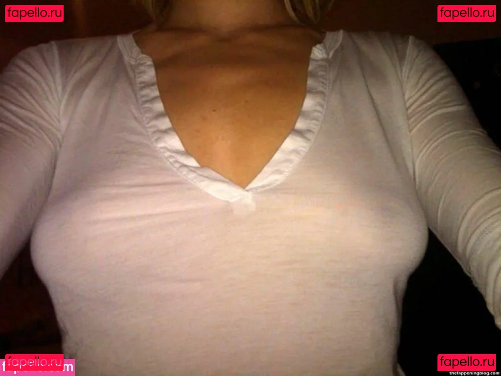 Yvonne Strahovski Onlyfans Photo Gallery 