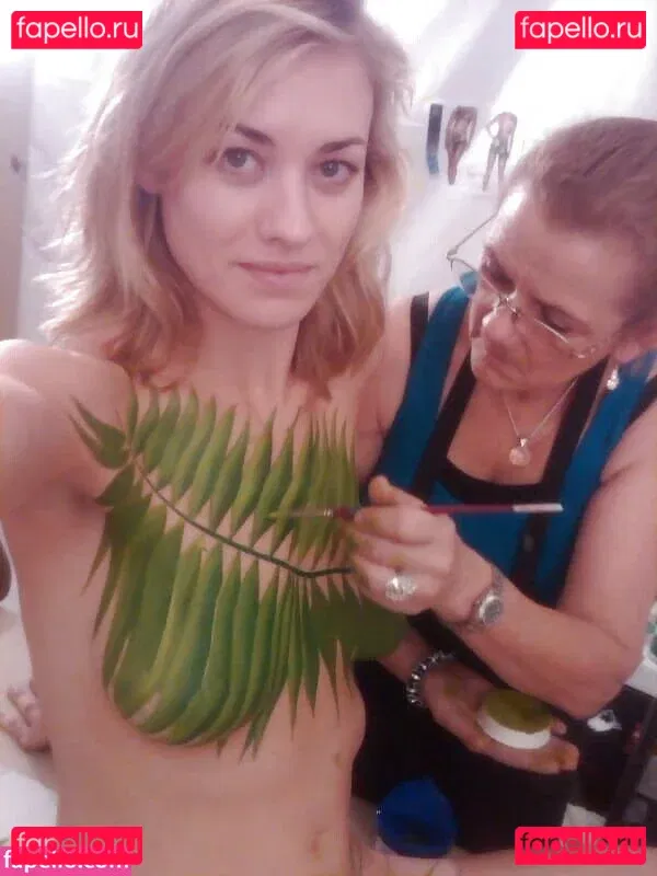 Yvonne Strahovski Onlyfans Photo Gallery 