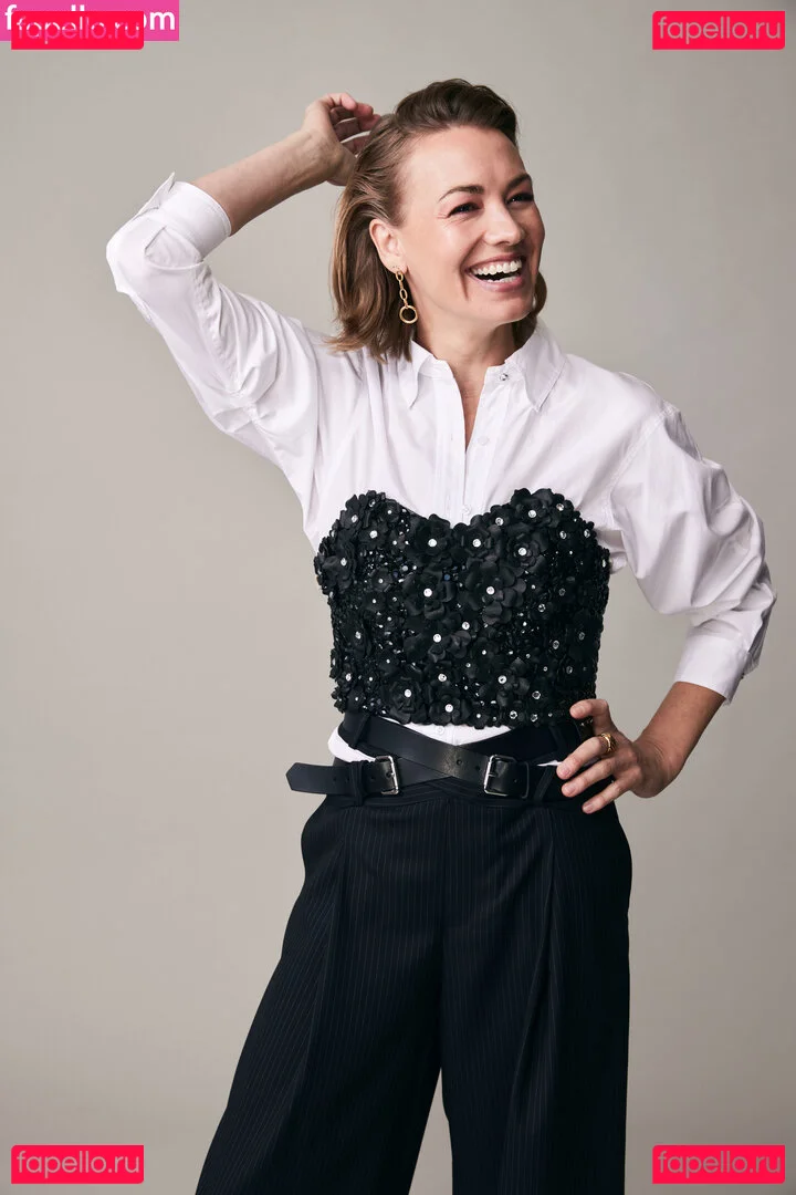 Yvonne Strahovski Onlyfans Photo Gallery 