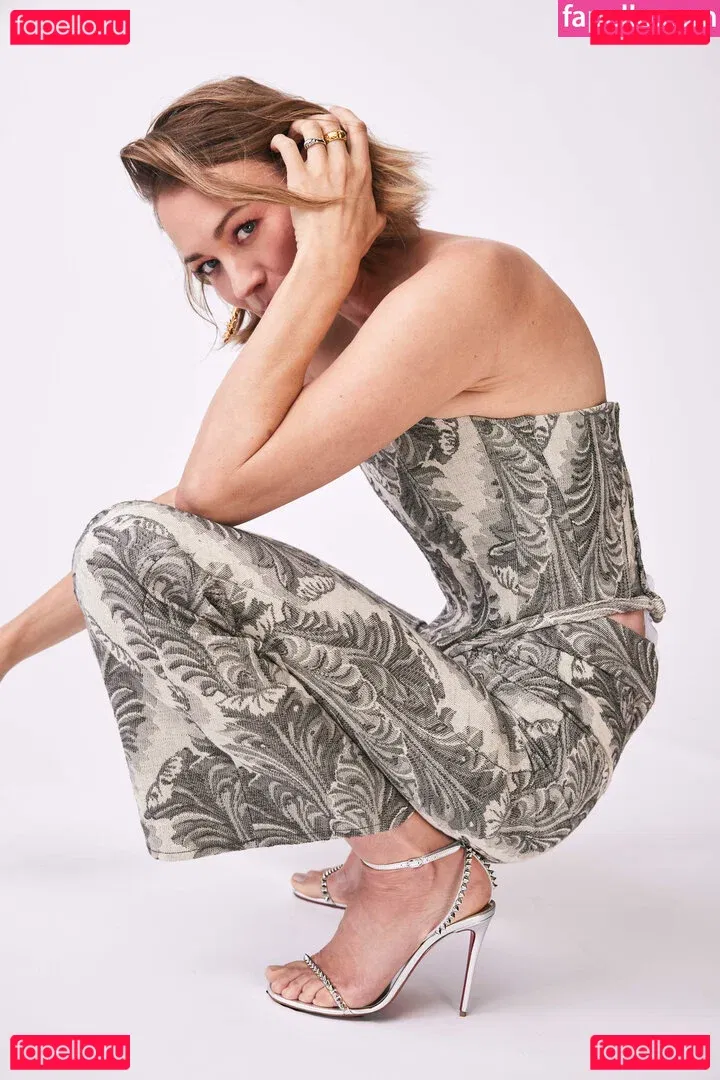 Yvonne Strahovski Onlyfans Photo Gallery 