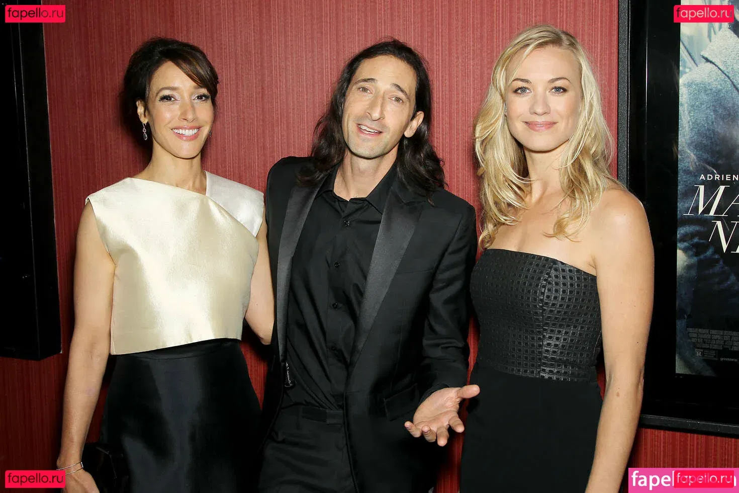 Yvonne Strahovski Onlyfans Photo Gallery 