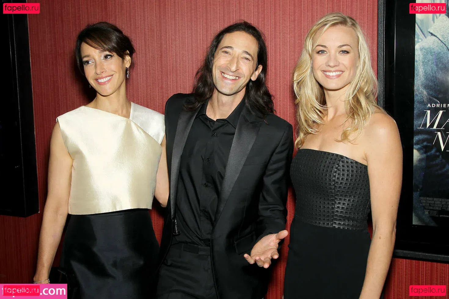 Yvonne Strahovski Onlyfans Photo Gallery 