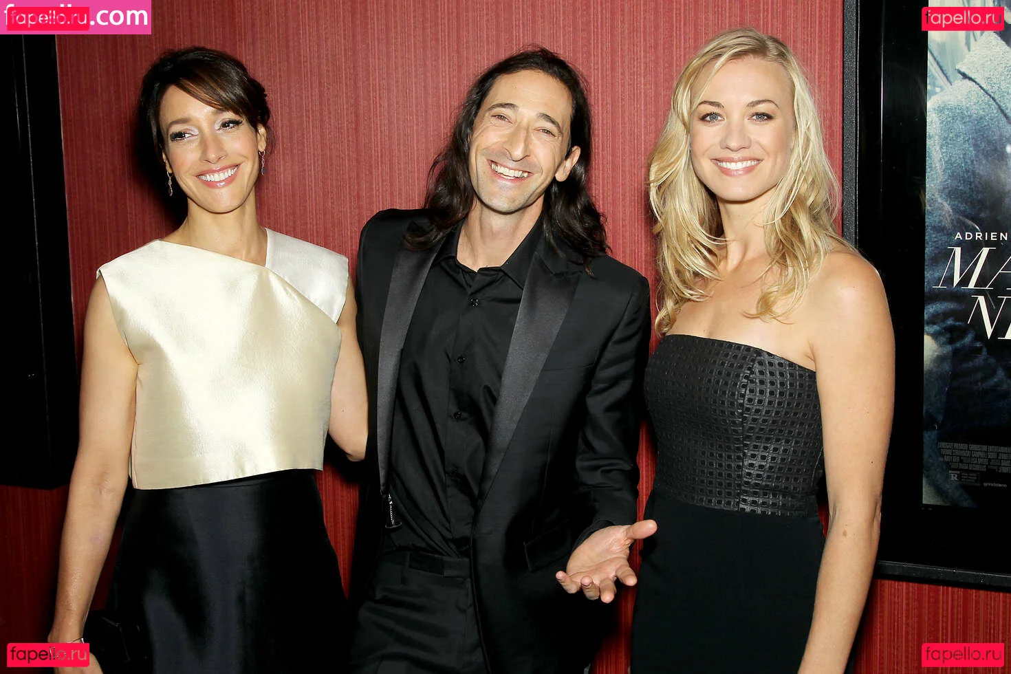 Yvonne Strahovski Onlyfans Photo Gallery 