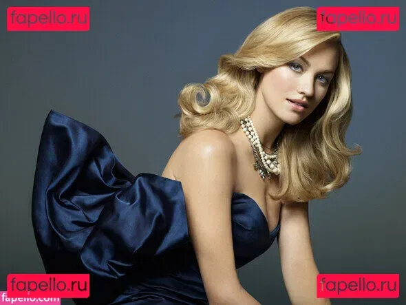 Yvonne Strahovski Onlyfans Photo Gallery 