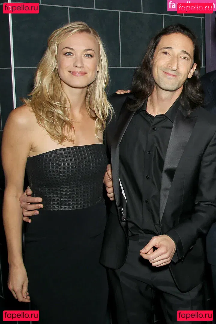 Yvonne Strahovski Onlyfans Photo Gallery 