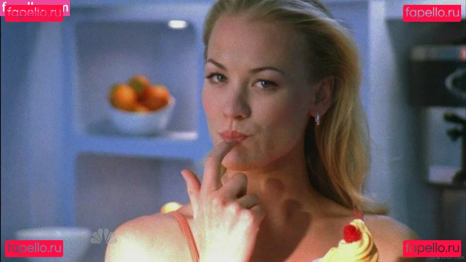 Yvonne Strahovski Onlyfans Photo Gallery 