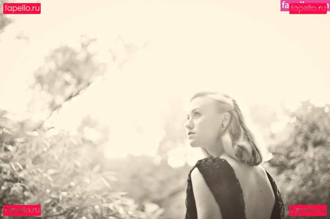 Yvonne Strahovski Onlyfans Photo Gallery 