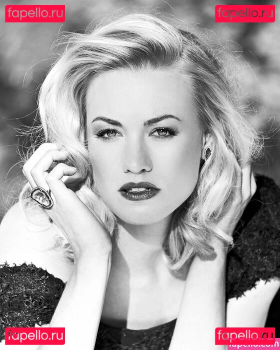 Yvonne Strahovski Onlyfans Photo Gallery 