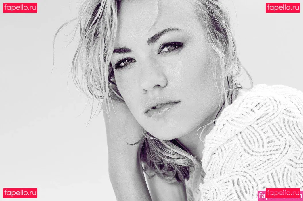 Yvonne Strahovski Onlyfans Photo Gallery 