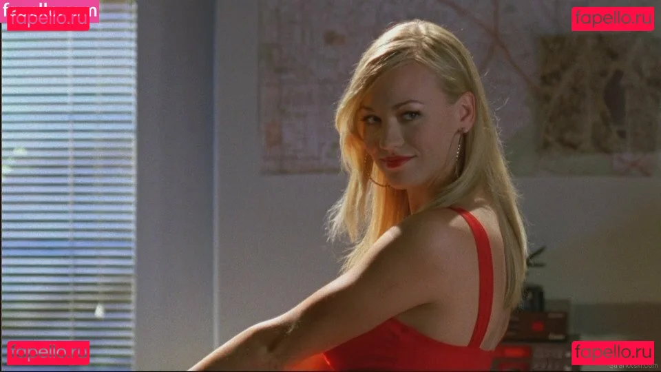 Yvonne Strahovski Onlyfans Photo Gallery 