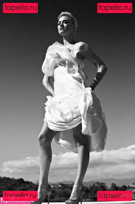 Yvonne Strahovski Onlyfans Photo Gallery 