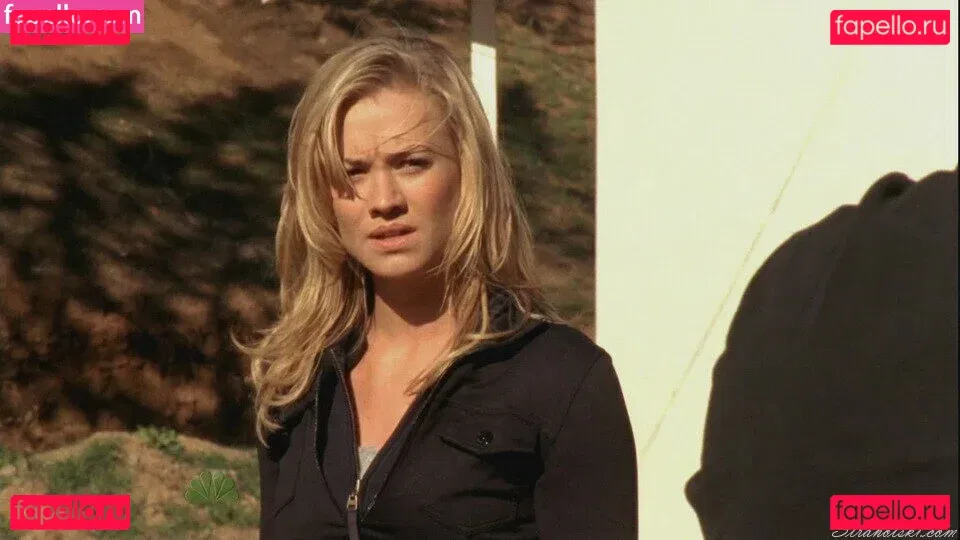 Yvonne Strahovski Onlyfans Photo Gallery 