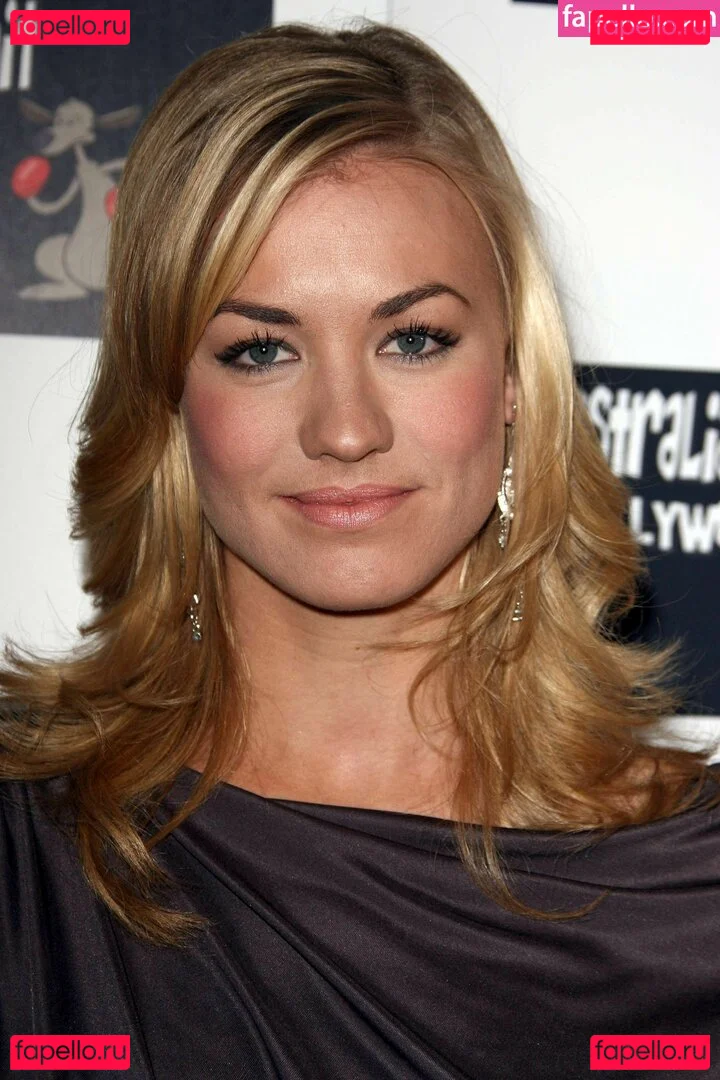 Yvonne Strahovski Onlyfans Photo Gallery 