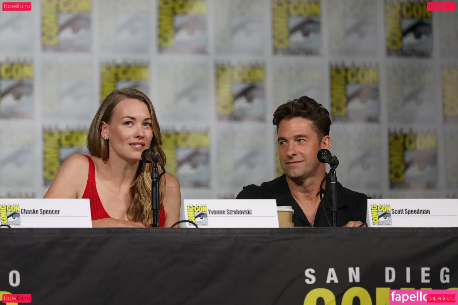 Yvonne Strahovski Onlyfans Photo Gallery 