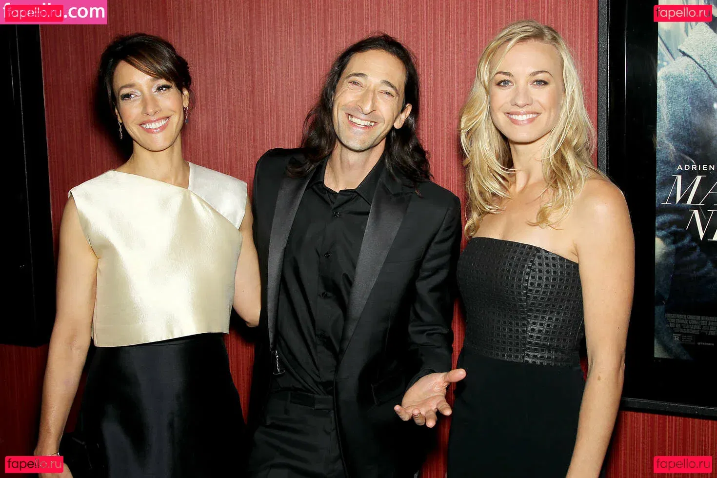 Yvonne Strahovski Onlyfans Photo Gallery 