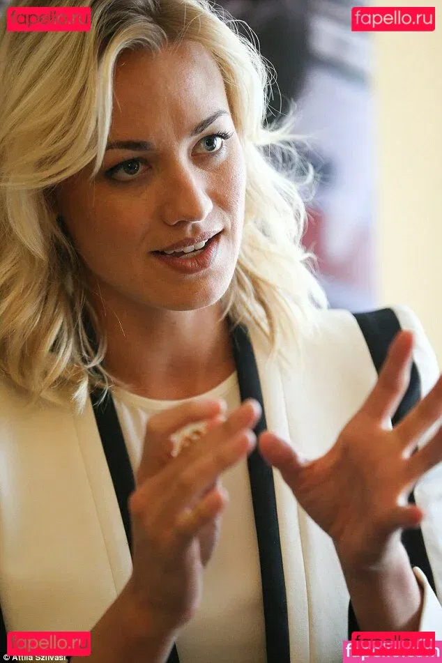 Yvonne Strahovski Onlyfans Photo Gallery 