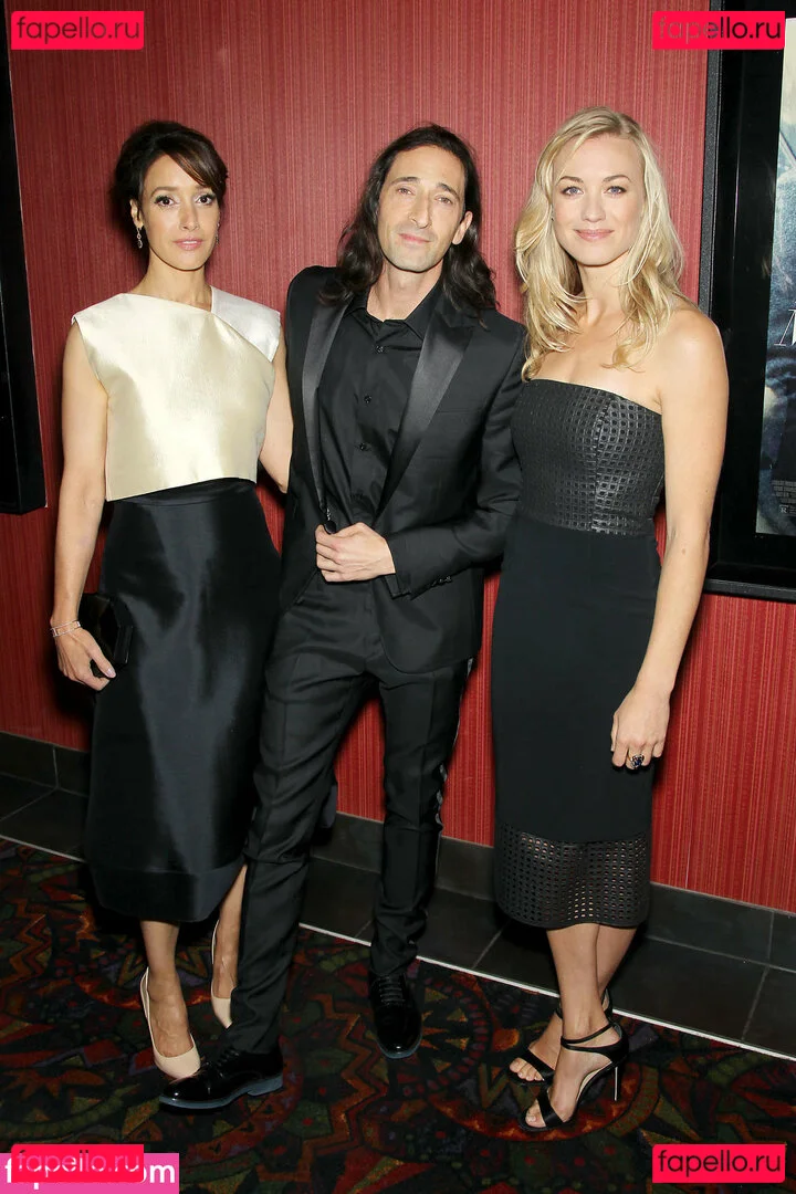 Yvonne Strahovski Onlyfans Photo Gallery 