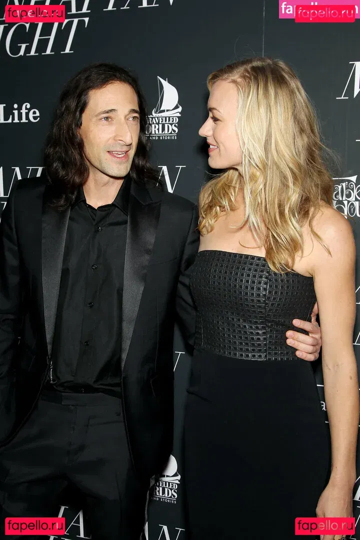 Yvonne Strahovski Onlyfans Photo Gallery 