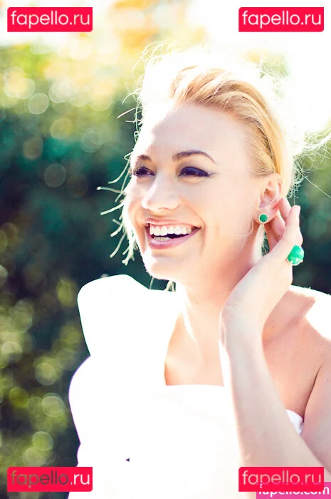 Yvonne Strahovski Onlyfans Photo Gallery 