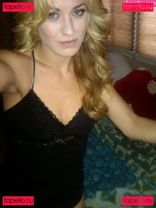 Yvonne Strahovski Onlyfans Photo Gallery 