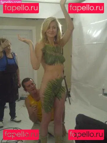 Yvonne Strahovski Onlyfans Photo Gallery 