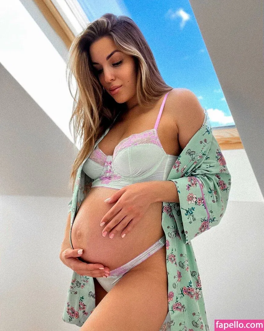 CARA Loves Lingerie Onlyfans Photo Gallery 