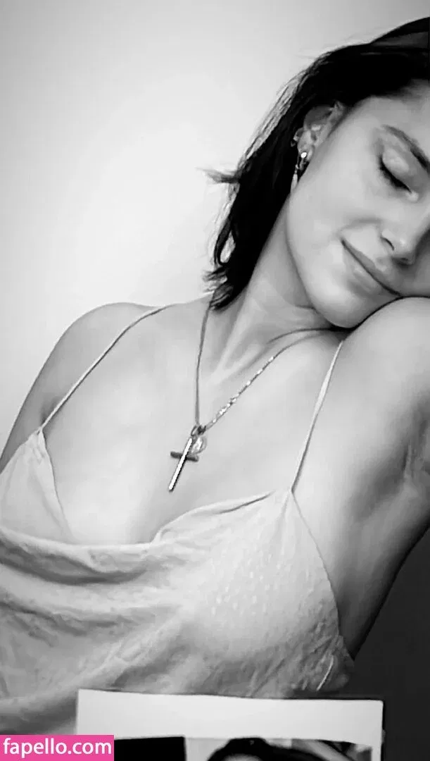 Inde Navarette Onlyfans Photo Gallery 