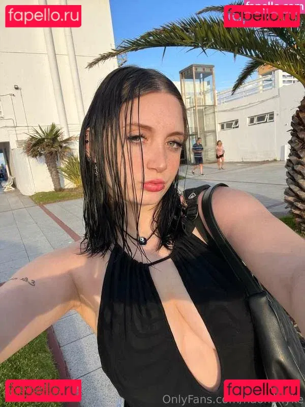 Naomi Nyke Onlyfans Photo Gallery 