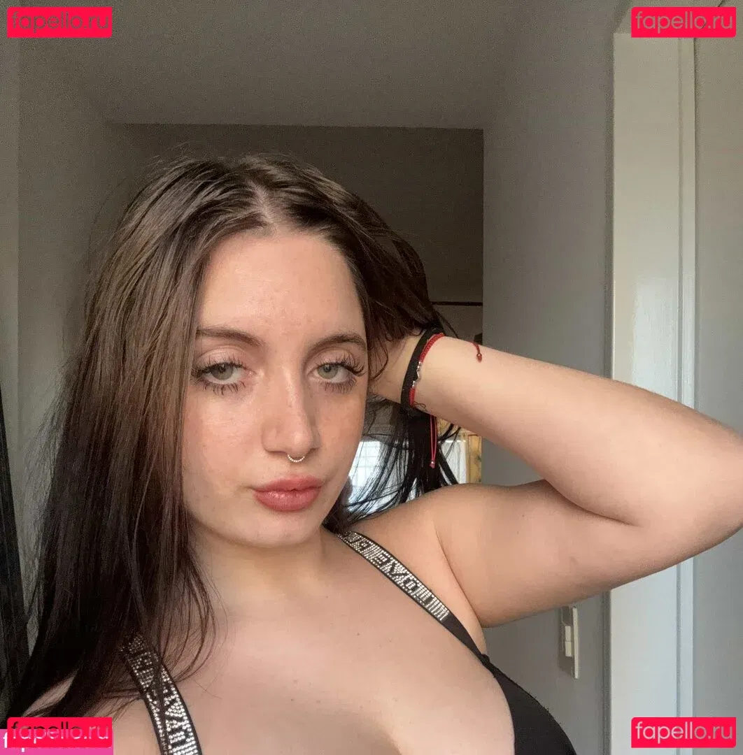 Naomi Nyke Onlyfans Photo Gallery 