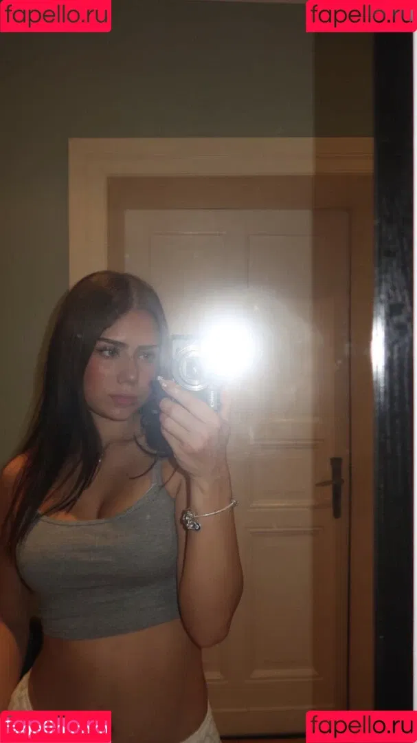 Mthlara Onlyfans Photo Gallery 