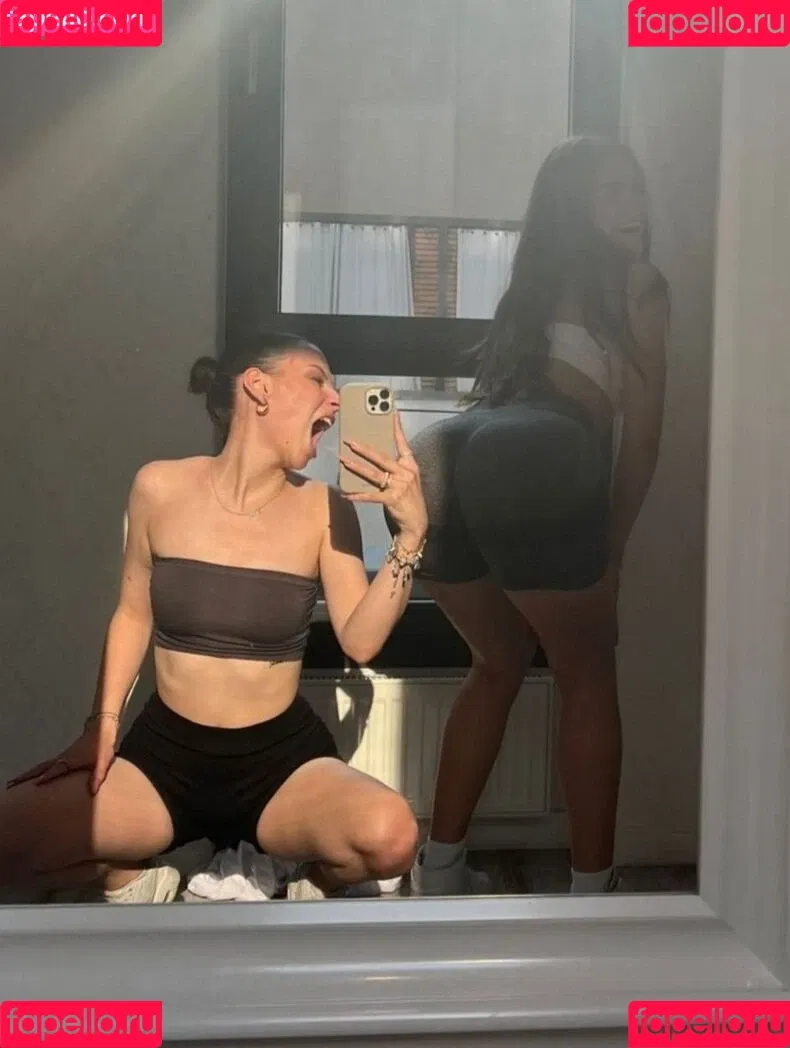 Mthlara Onlyfans Photo Gallery 