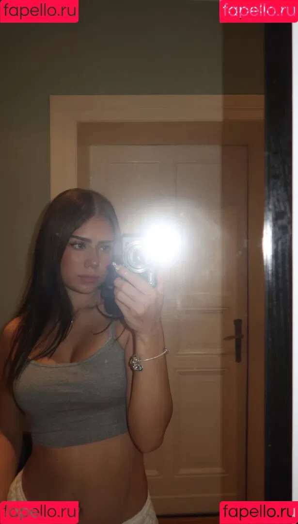 Mthlara Onlyfans Photo Gallery 
