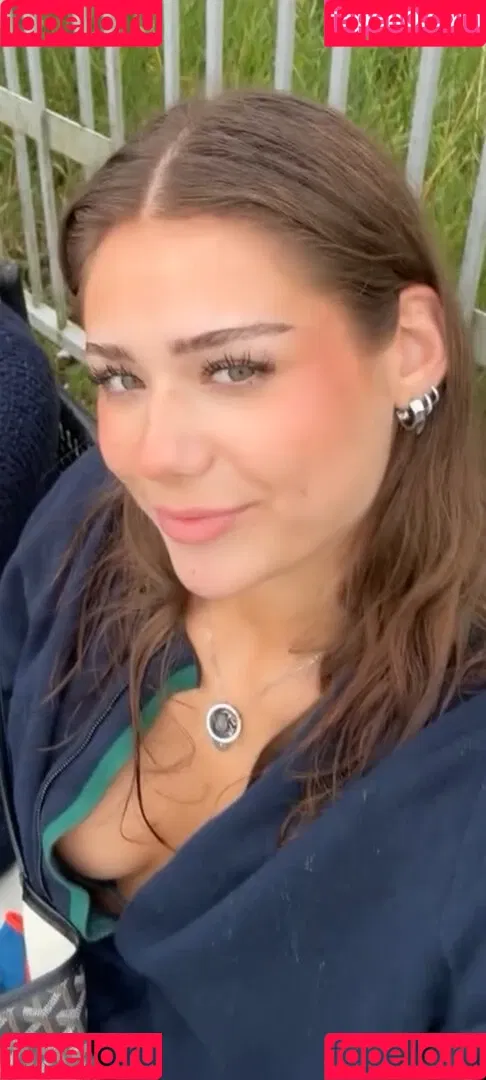 Mthlara Onlyfans Photo Gallery 