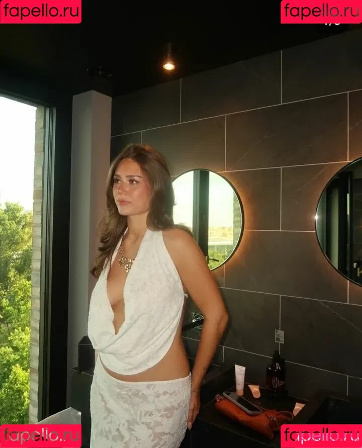 Mthlara Onlyfans Photo Gallery 