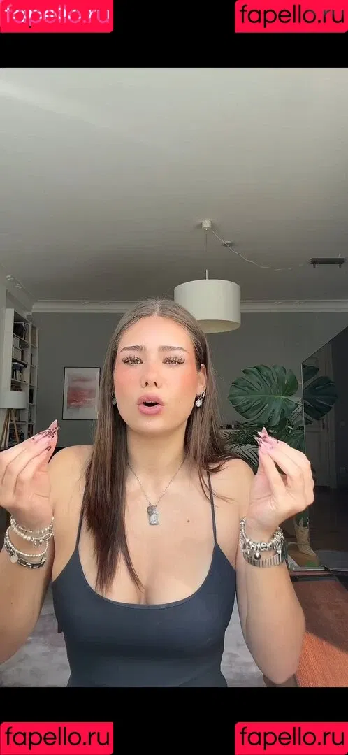 Mthlara Onlyfans Photo Gallery 