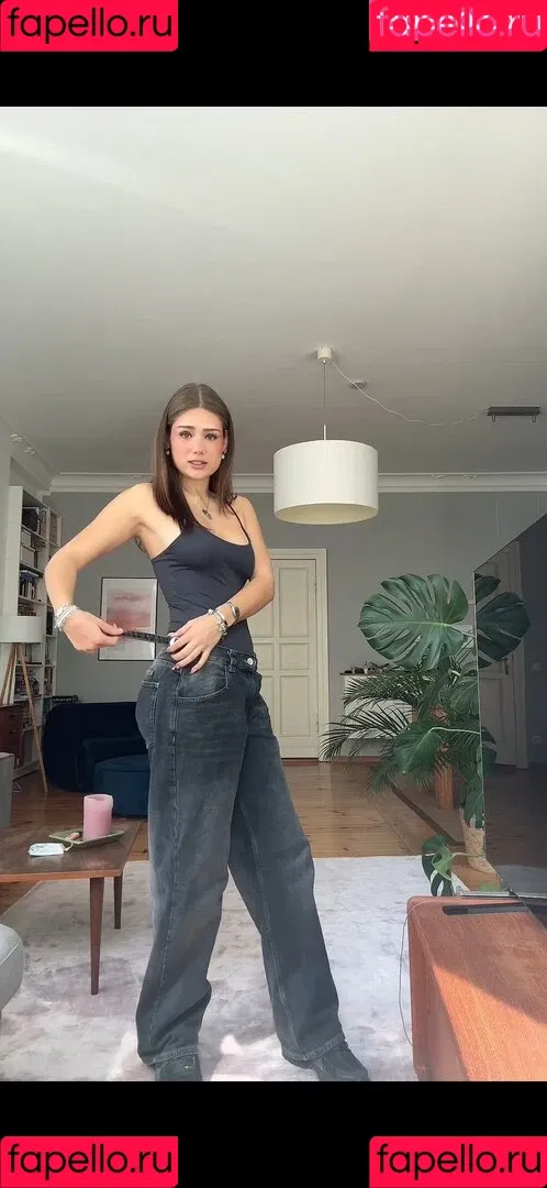 Mthlara Onlyfans Photo Gallery 