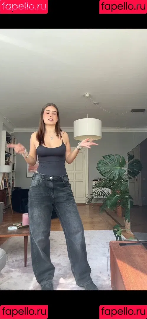 Mthlara Onlyfans Photo Gallery 
